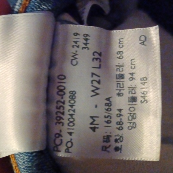 Levi's women  Jeans size 4, 27x32. CLASSIC BOOT CUT. SEE MEASURMENTS. - Picture 3 of 7
